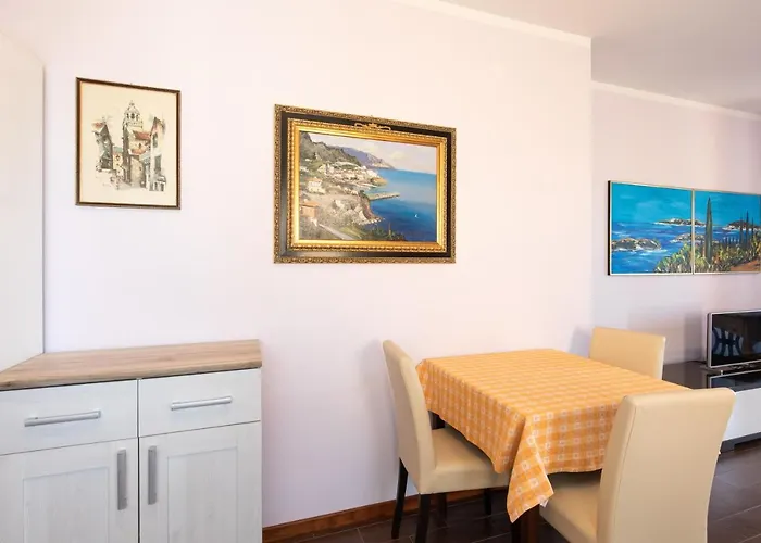 Bella Vista Apartment