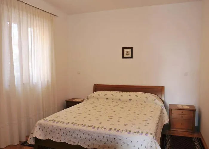 Bella Vista Apartment *